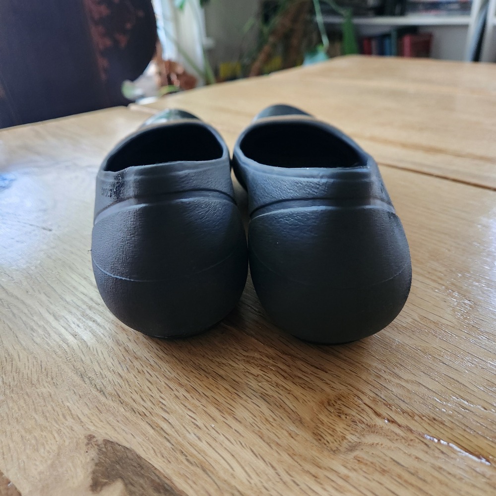 Crocs Ballet Flats Black with Gold Accents Comfortable Womens Shoes Size 8 - Picture 6 of 9